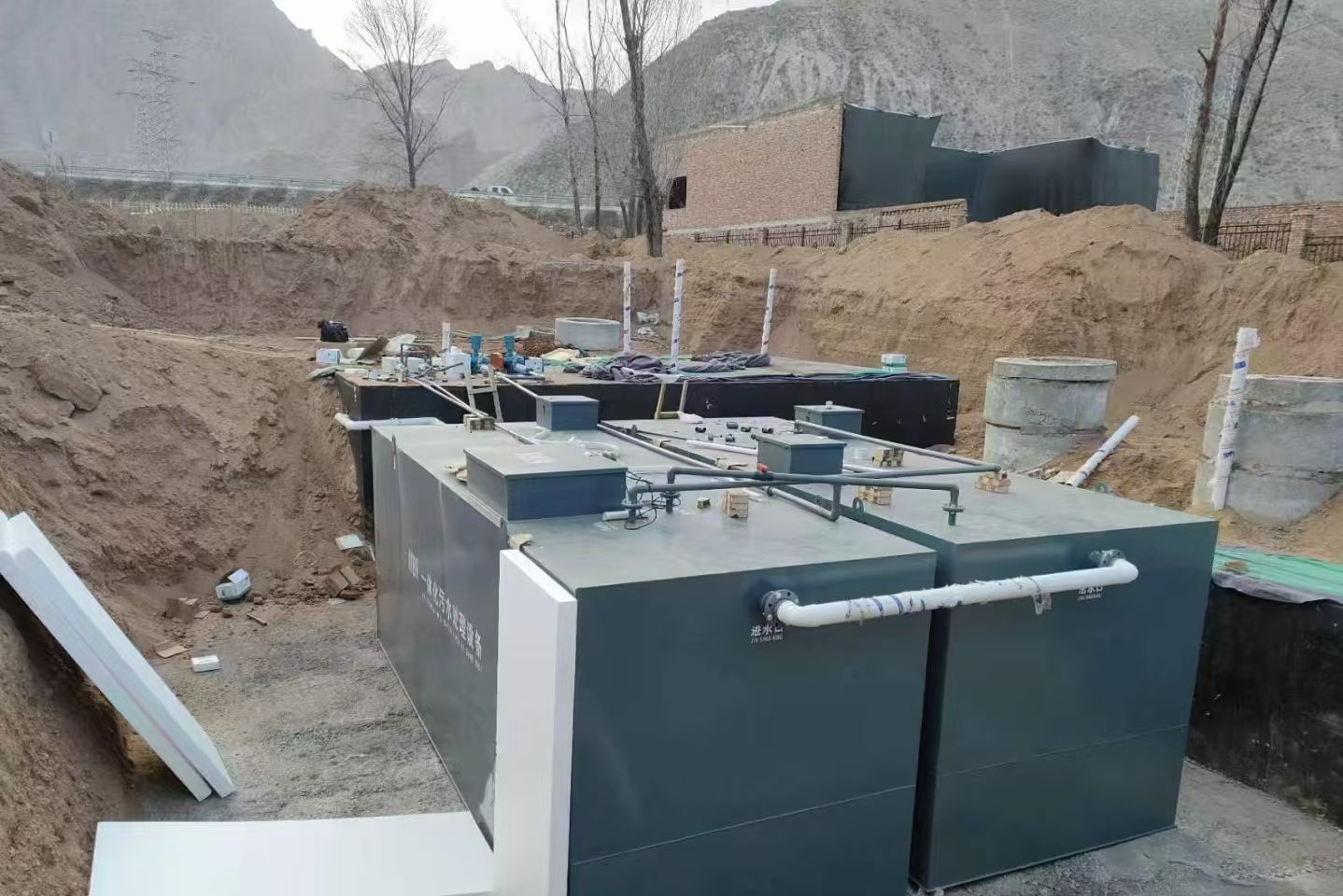 东西湖一体化污水处理设备